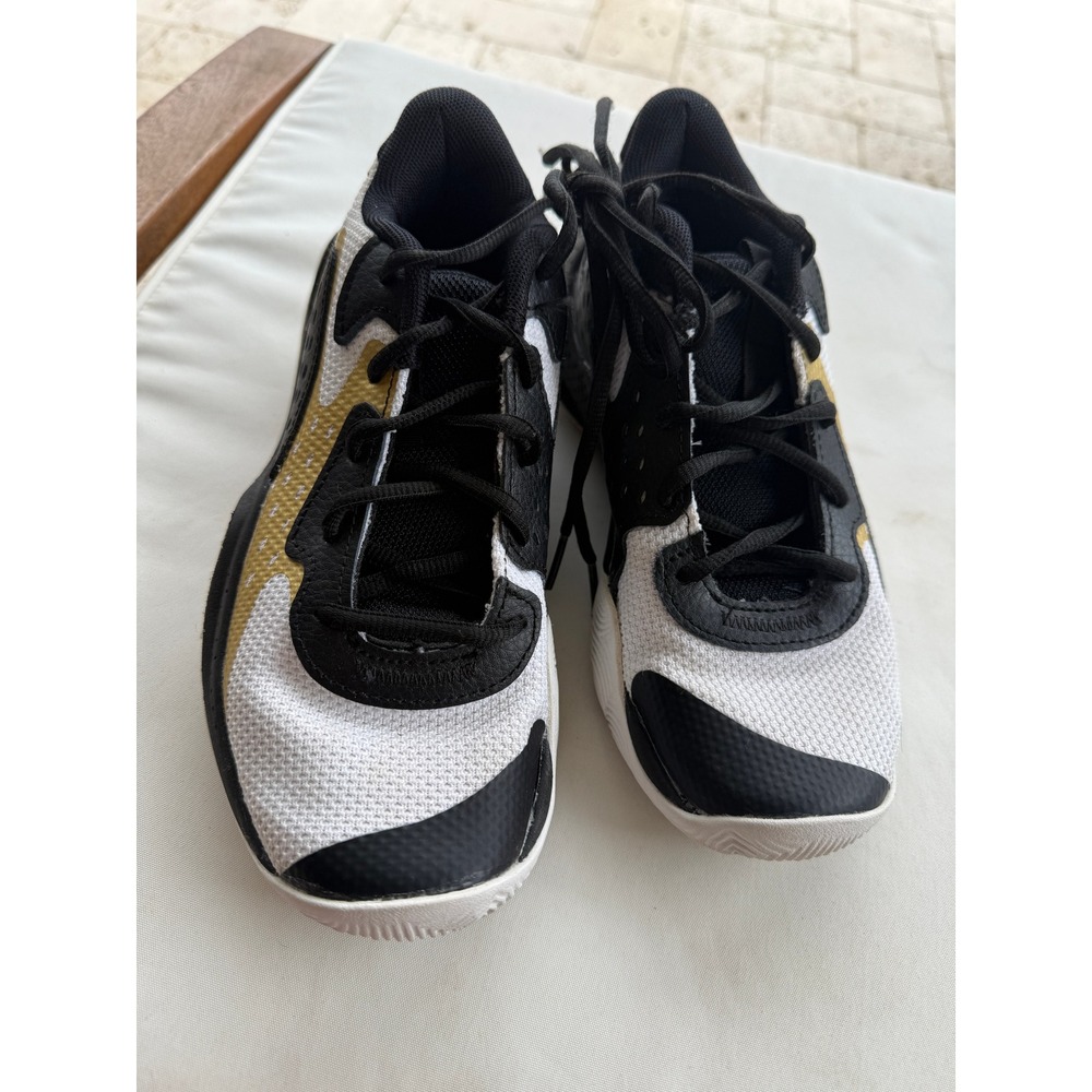 Under Armour Jet 23 Basketball Shoes Black White Gold 3026635-100 Boys 4Y